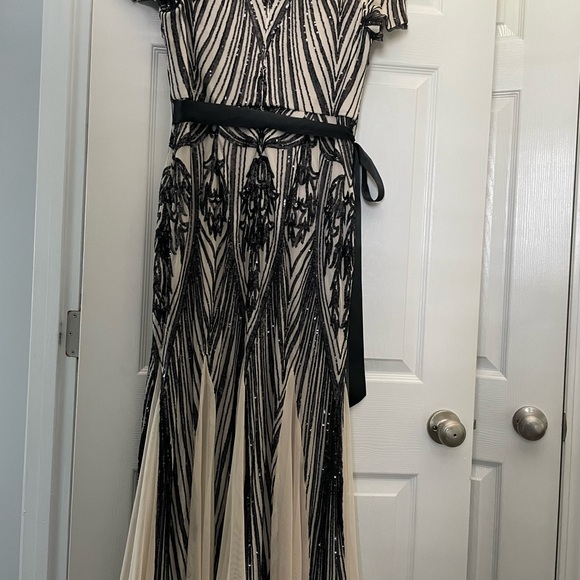 R&M Richards Black and Champagne Dress - Picture 4 of 12